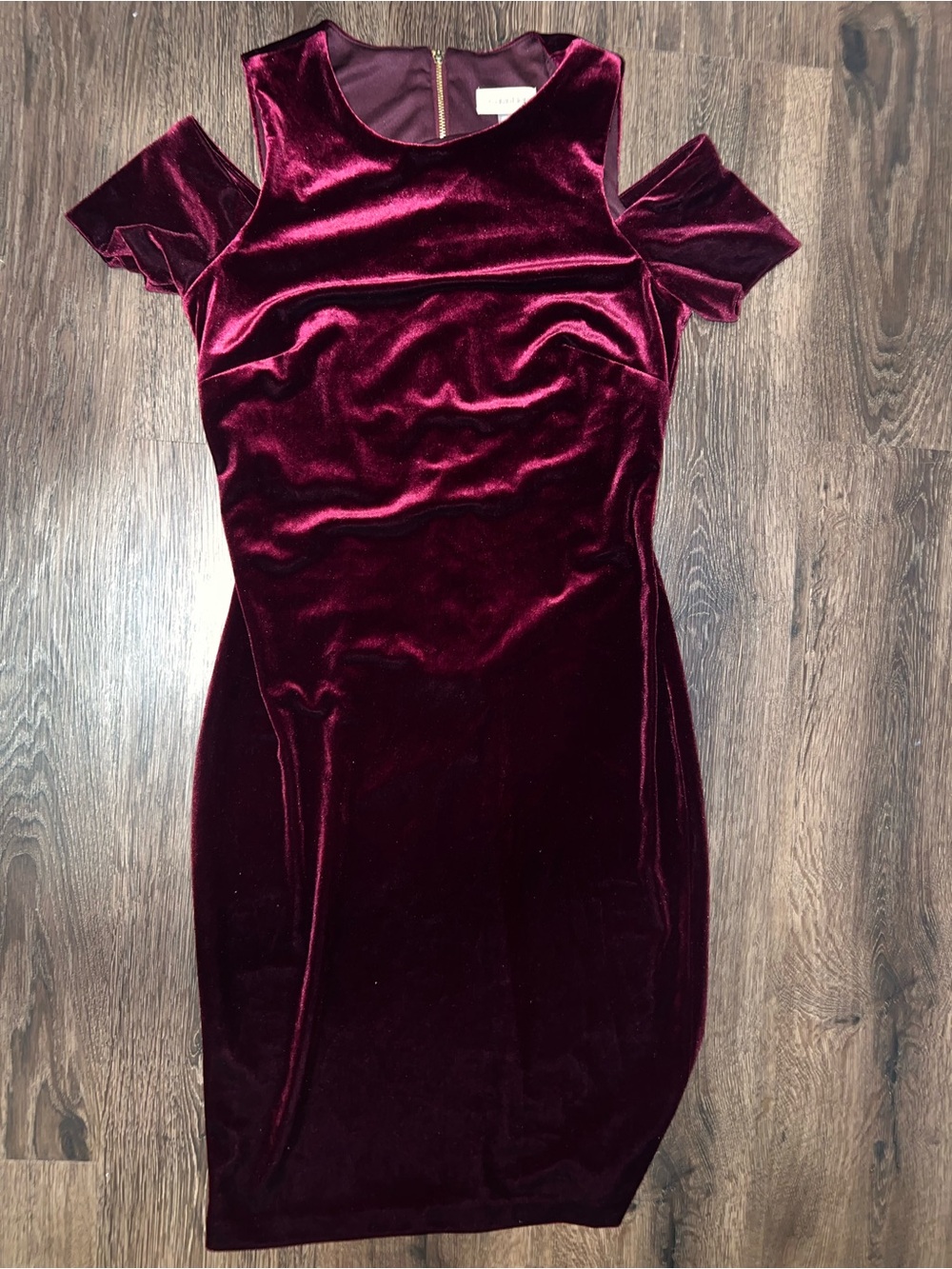 Calvin Klein Size 4 Burgundy Suede Cold Shoulder Knee Length Dress